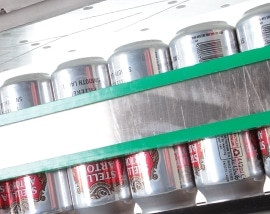 Mehrere Dosen stehen nebeneinander
