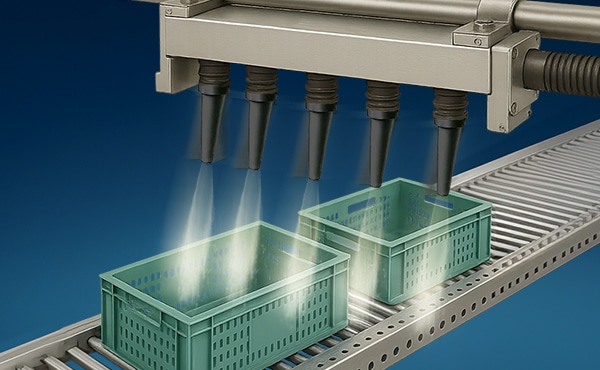 Pendeldüsen bei der Bearbeitung von Kisten auf einem Förderband