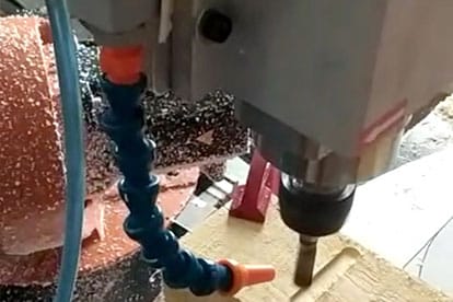 Kühlung eines Bohrers mithilfe von einem Wirbelrohr